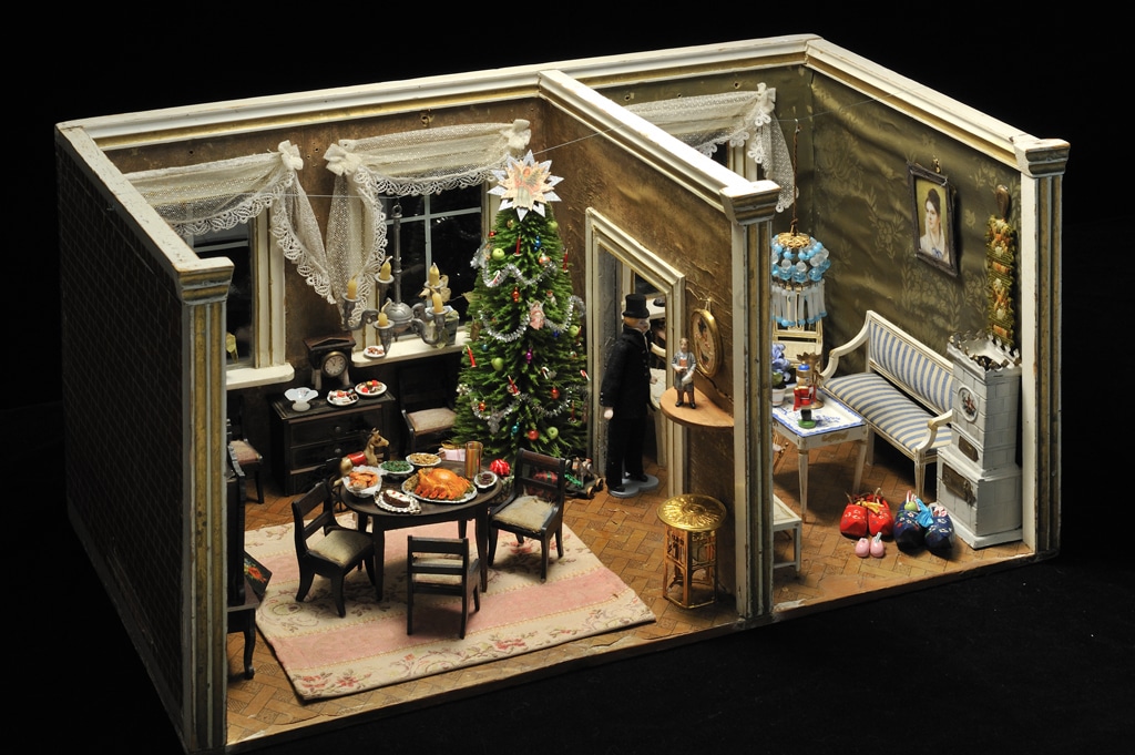 german-dollhouse-a-traditional-german-christmas-miniature-museum